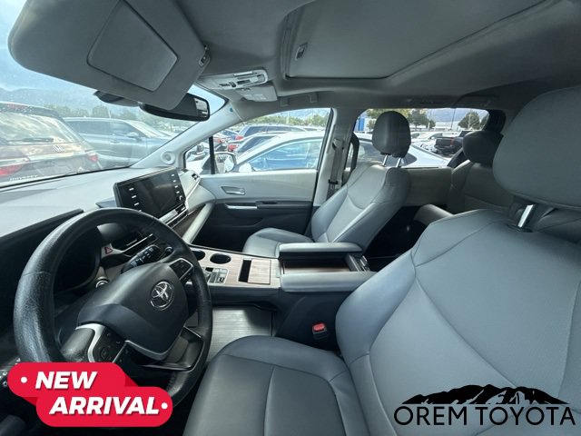 Used 2023 Toyota Sienna XLE w/ XLE Plus Package FWD image 5