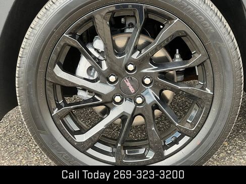 Certified 2023 GMC Terrain SLE w/ Driver Convenience Package AWD/4WD image 8