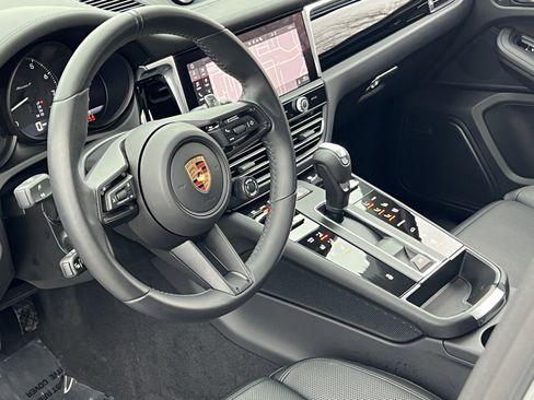 Certified 2025 Porsche Macan Turbo image 4