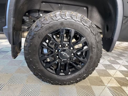 Used 2025 Chevrolet Silverado 3500 LTZ w/ LTZ Premium Package image 31