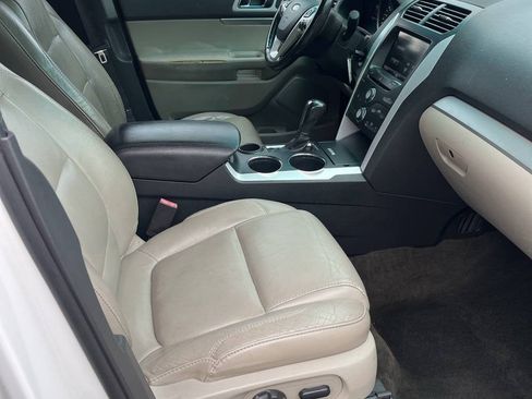 Used 2014 Ford Explorer XLT w/ Equipment Group 202A FWD image 19