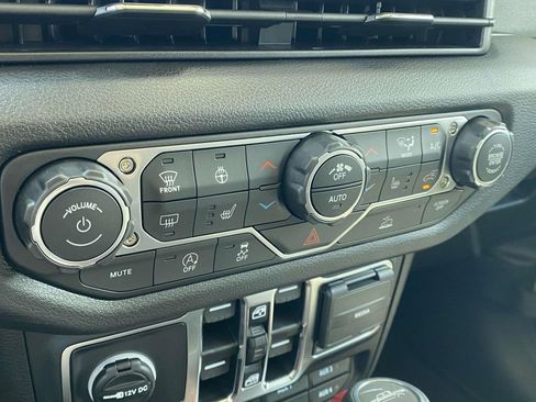 New 2025 Jeep Gladiator Sport image 41