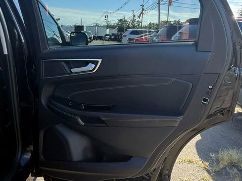 Used 2020 Ford Edge Titanium image 15