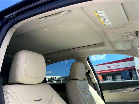 Used 2017 Cadillac XT5 Luxury w/ Driver Awareness Package FWD image 30