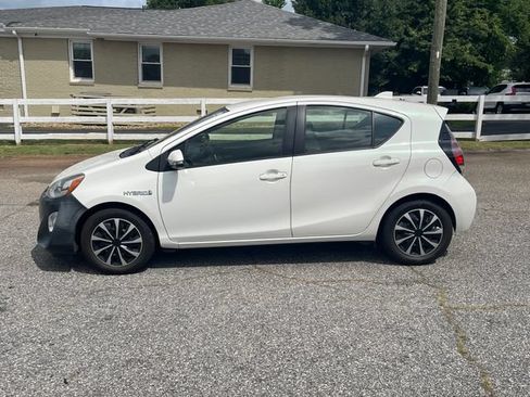 Used 2015 Toyota Prius C Two FWD image 8