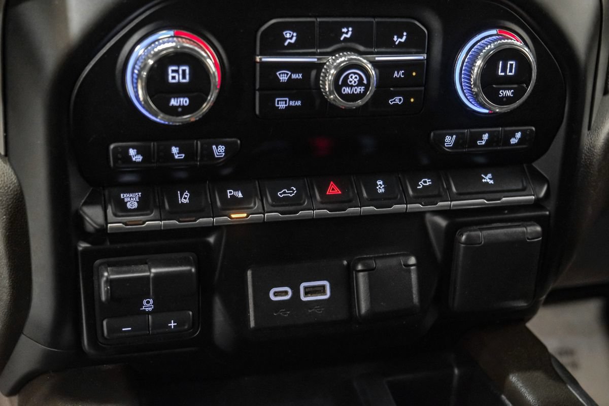 Used 2023 GMC Sierra 3500 Denali AWD/4WD image 28