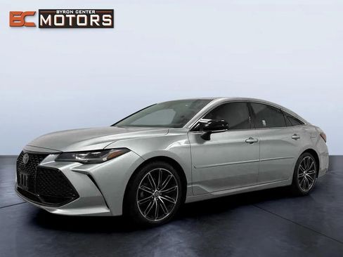 Used 2019 Toyota Avalon Touring image 2