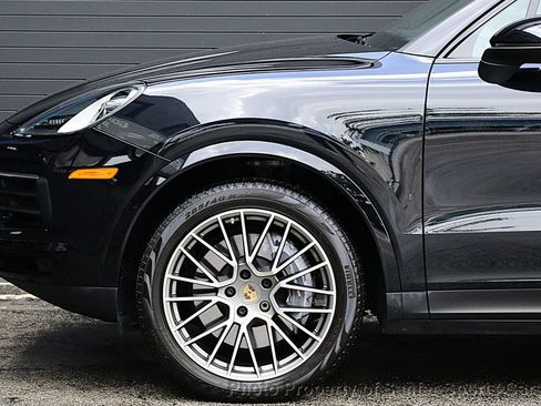 Used 2022 Porsche Cayenne Platinum Edition AWD/4WD image 14