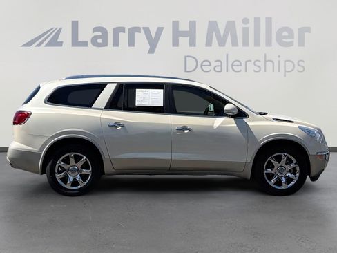Used 2009 Buick Enclave CXL w/ Entertainment Package #4 FWD image 7