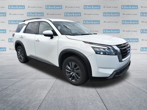 Used 2025 Nissan Pathfinder SV image 17