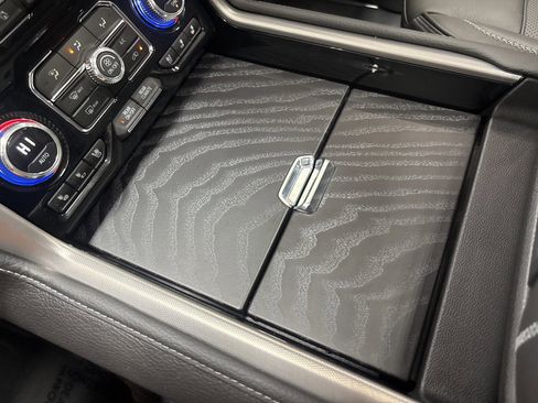 Used 2024 GMC Yukon XL Denali image 41