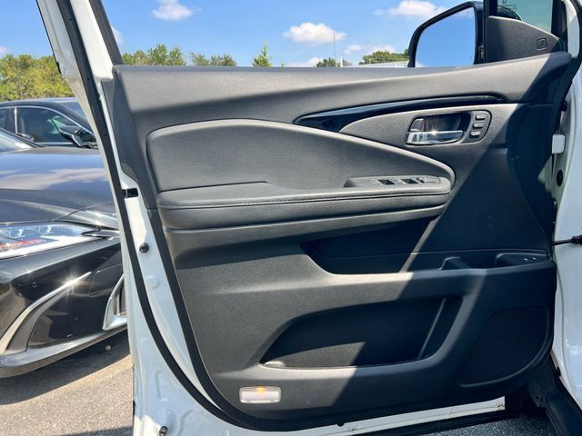 Used 2022 Honda Pilot Touring image 10