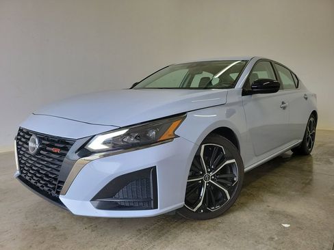 Used 2024 Nissan Altima 2.5 SR FWD image 33