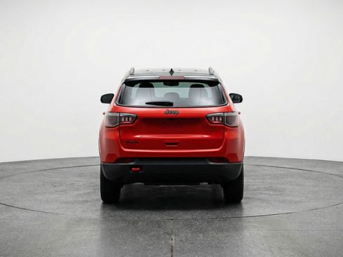 Used 2025 Jeep Compass Trailhawk AWD/4WD image 6