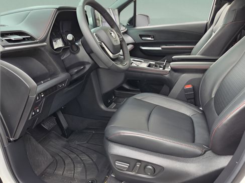 Certified 2025 Toyota Sienna XSE image 15