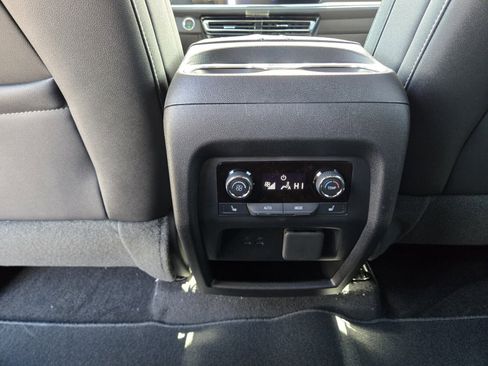 New 2026 Chevrolet Traverse High Country image 12