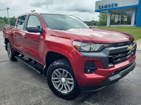 Used 2024 Chevrolet Colorado LT w/ LT Convenience Package II AWD/4WD image 2
