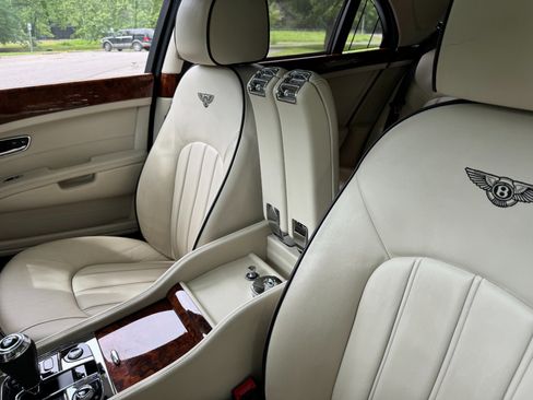 Used 2013 Bentley Mulsanne w/ Rear Entertainment Pkg image 15