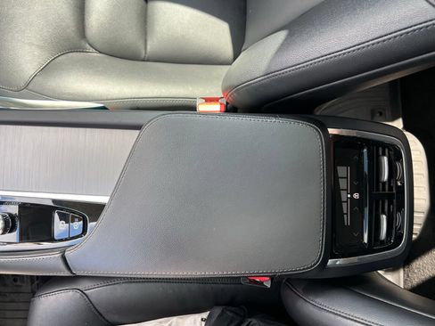 Used 2023 Volvo XC90 B5 Core AWD/4WD image 40