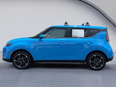Used 2025 Kia Soul EX FWD image 2
