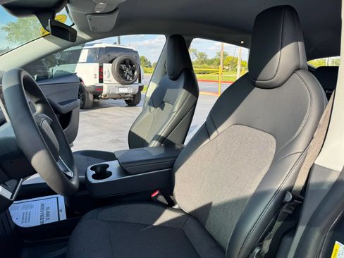 Used 2026 Tesla Model Y Long Range RWD image 9