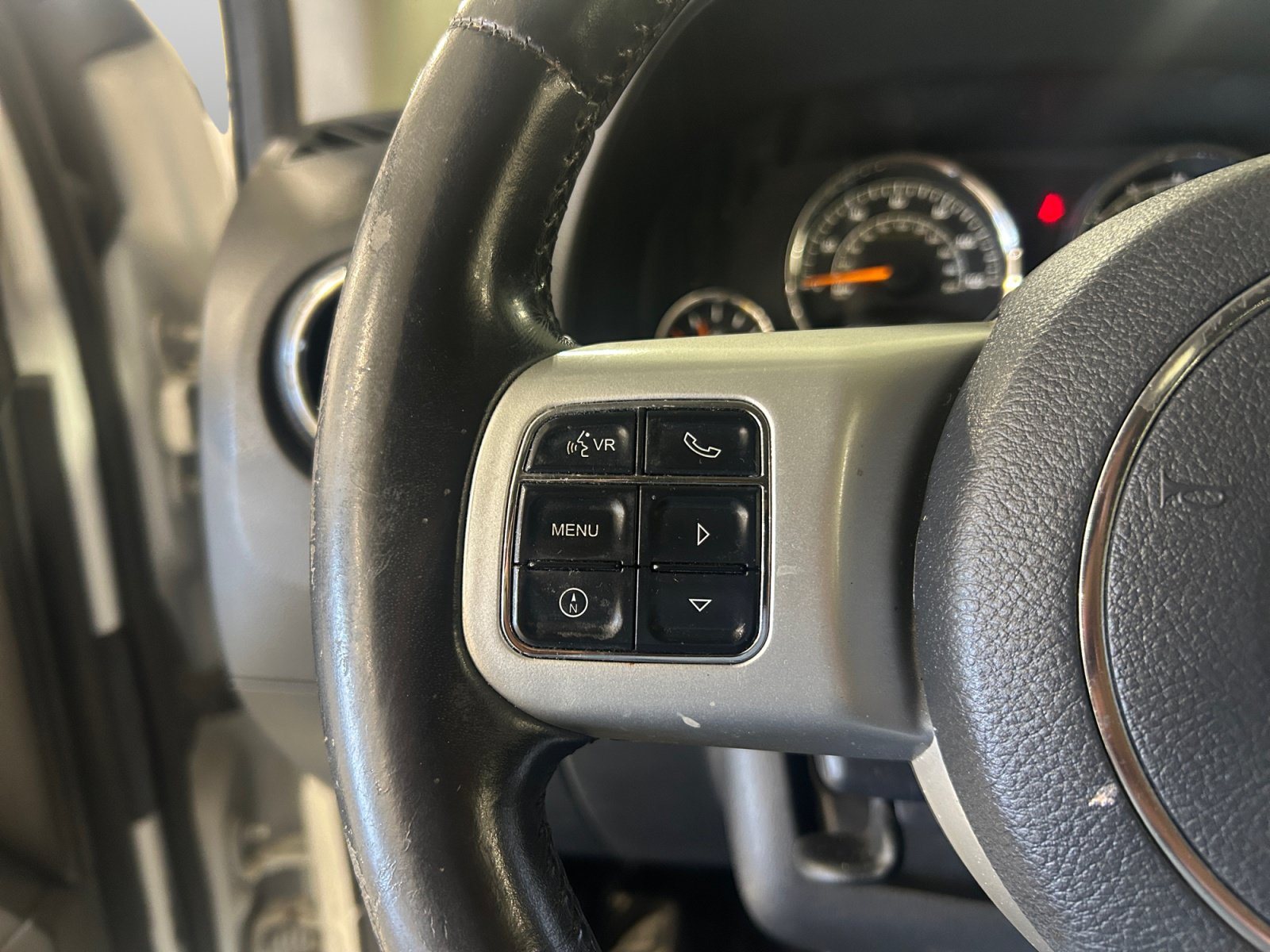 Used 2015 Jeep Compass Limited FWD image 24