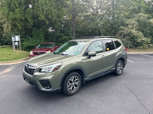 Used 2019 Subaru Forester Premium w/ All-Weather Package AWD/4WD image 9