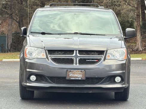 Used 2017 Dodge Grand Caravan SXT image 10