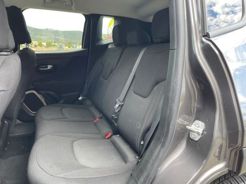 Used 2017 Jeep Renegade Latitude FWD image 20