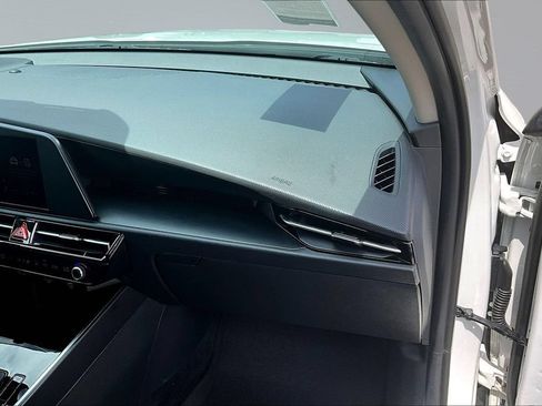 Used 2025 Kia Niro LX FWD image 27