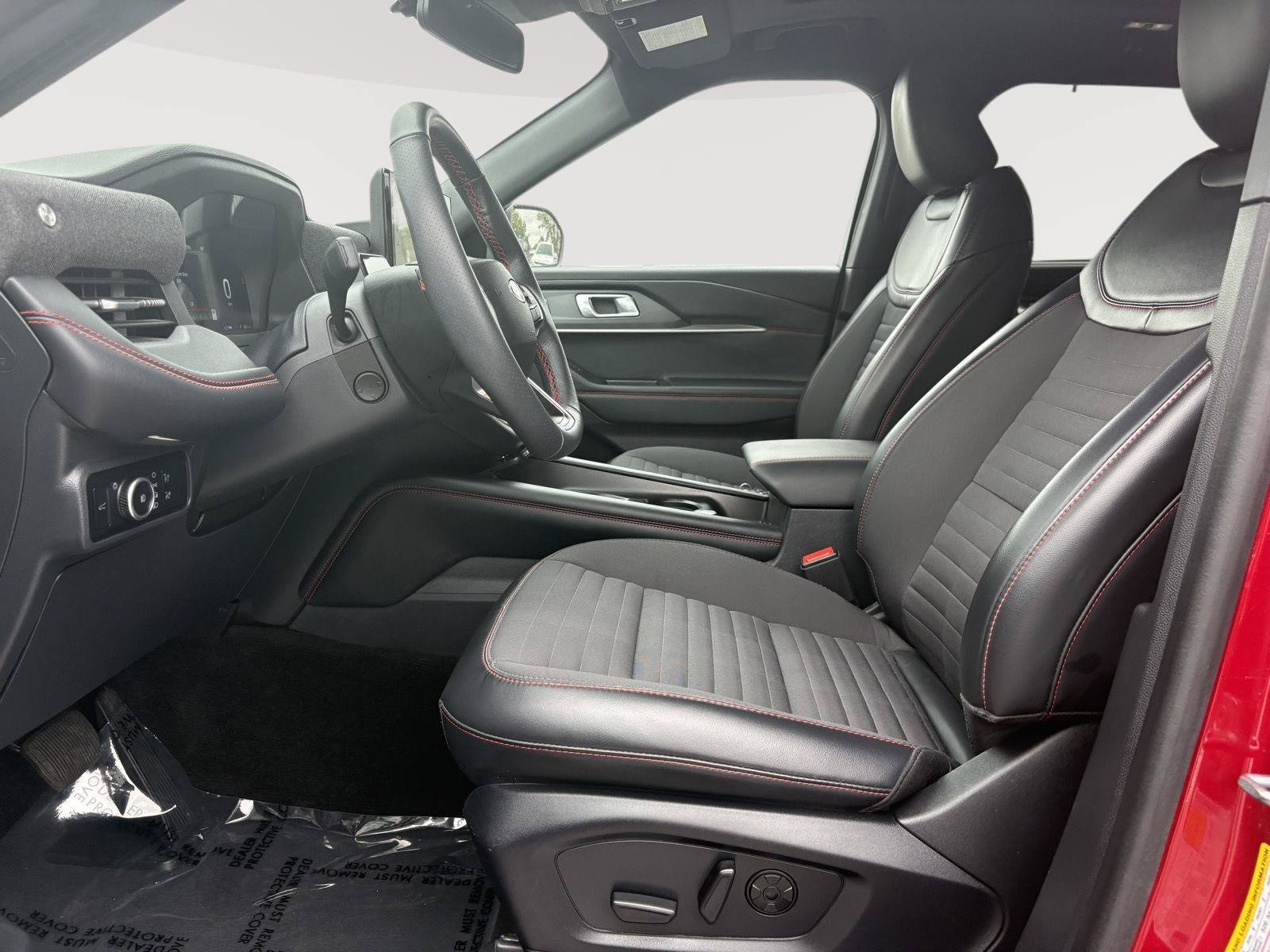 Used 2025 Ford Explorer ST-Line w/ Premium Package AWD/4WD image 4