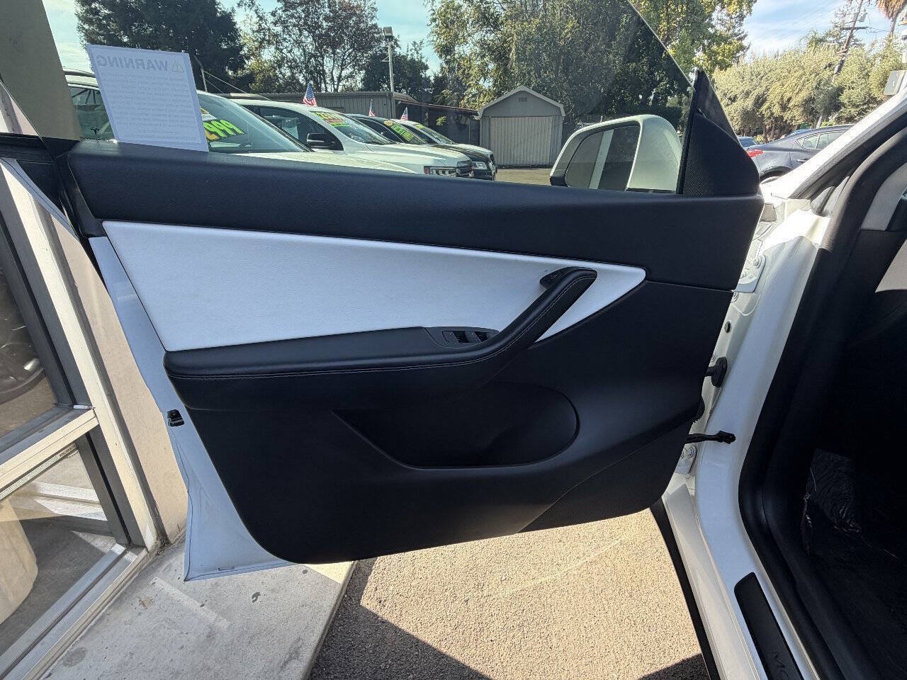 Used 2021 Tesla Model Y Long Range AWD/4WD image 10