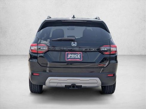 Used 2025 Honda Pilot TrailSport image 7