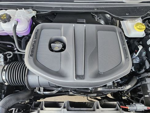 New 2026 RAM 1500 4x4 Crew Cab image 29