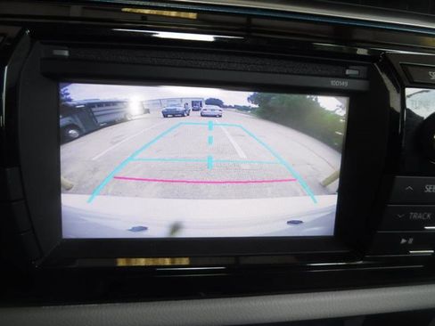 Used 2014 Toyota Corolla LE image 36