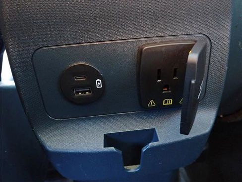 Used 2023 Ford Maverick Lariat w/ Lariat Luxury Package image 9