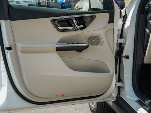 Certified 2025 Mercedes-Benz GLC 350e 4MATIC image 37