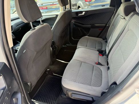 Used 2020 Ford Escape SE image 11