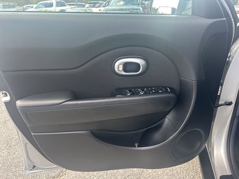 Used 2019 Kia Soul + image 21