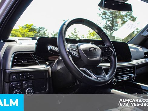 Used 2025 Chevrolet Suburban Z71 AWD/4WD image 32