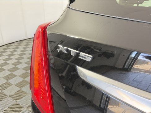 Used 2019 Cadillac XT5 Luxury image 16