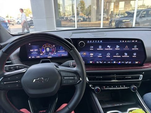 Used 2024 Chevrolet Traverse RS image 36