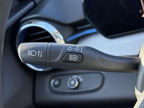 Certified 2025 Chevrolet Trax LT image 16