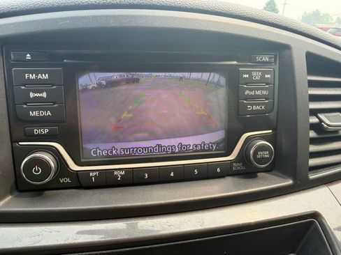 Used 2015 Nissan Quest SV FWD image 17