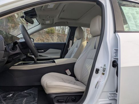 New 2026 Nissan Sentra SL w/ Floor Mat Package FWD image 12