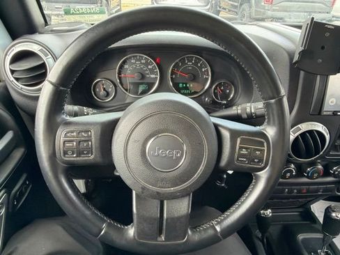Used 2015 Jeep Wrangler Unlimited Sahara w/ Connectivity Group AWD/4WD image 14