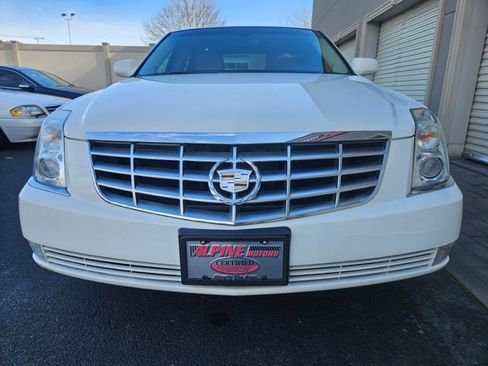 Used 2010 Cadillac DTS image 2