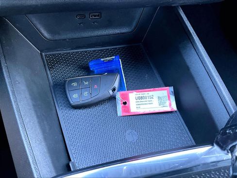 Used 2025 Chevrolet Equinox LT w/ Convenience Package II image 31