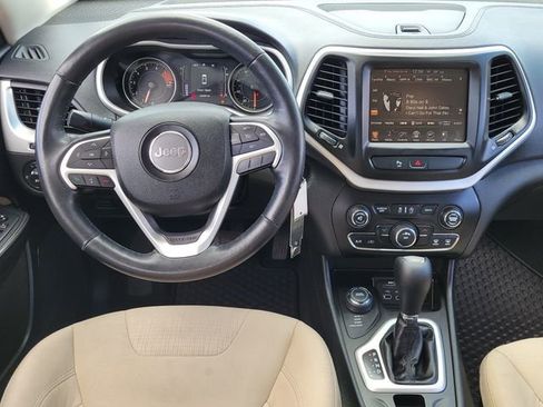 Used 2016 Jeep Cherokee Latitude w/ Cold Weather Group AWD/4WD image 9