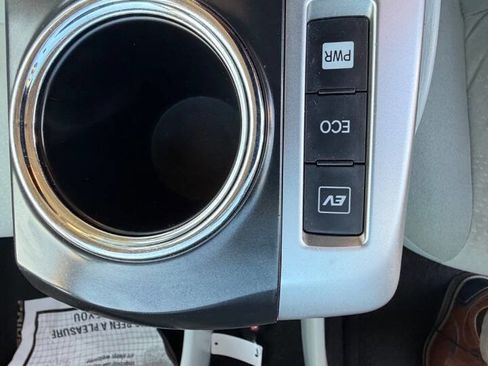 Used 2012 Toyota Prius V Five image 25